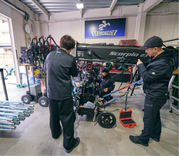 ライブの熱気を伝えるカメラワーク。