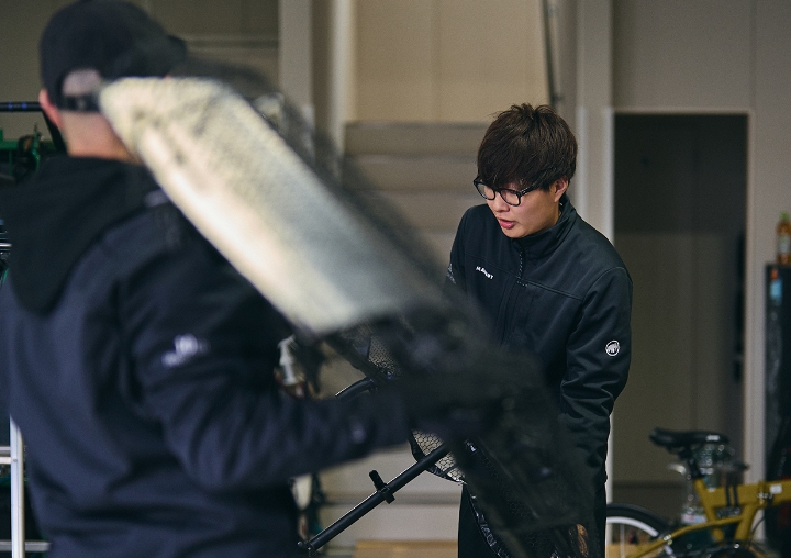 ライブの熱気を伝えるカメラワーク。